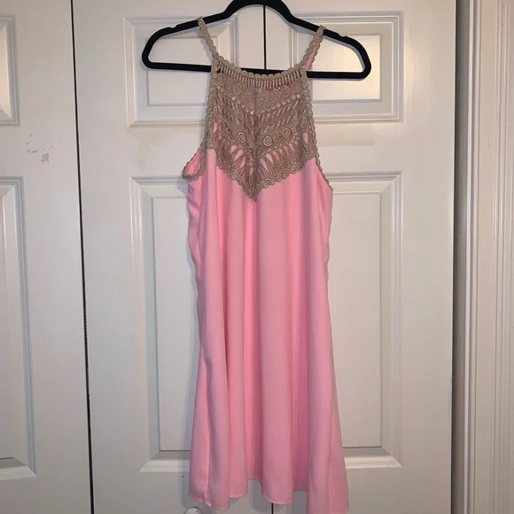 Lilly Pulitzer Pearl Soft Shift. Fun barbie pink w/gold thread cut out top. - Picture 6 of 6